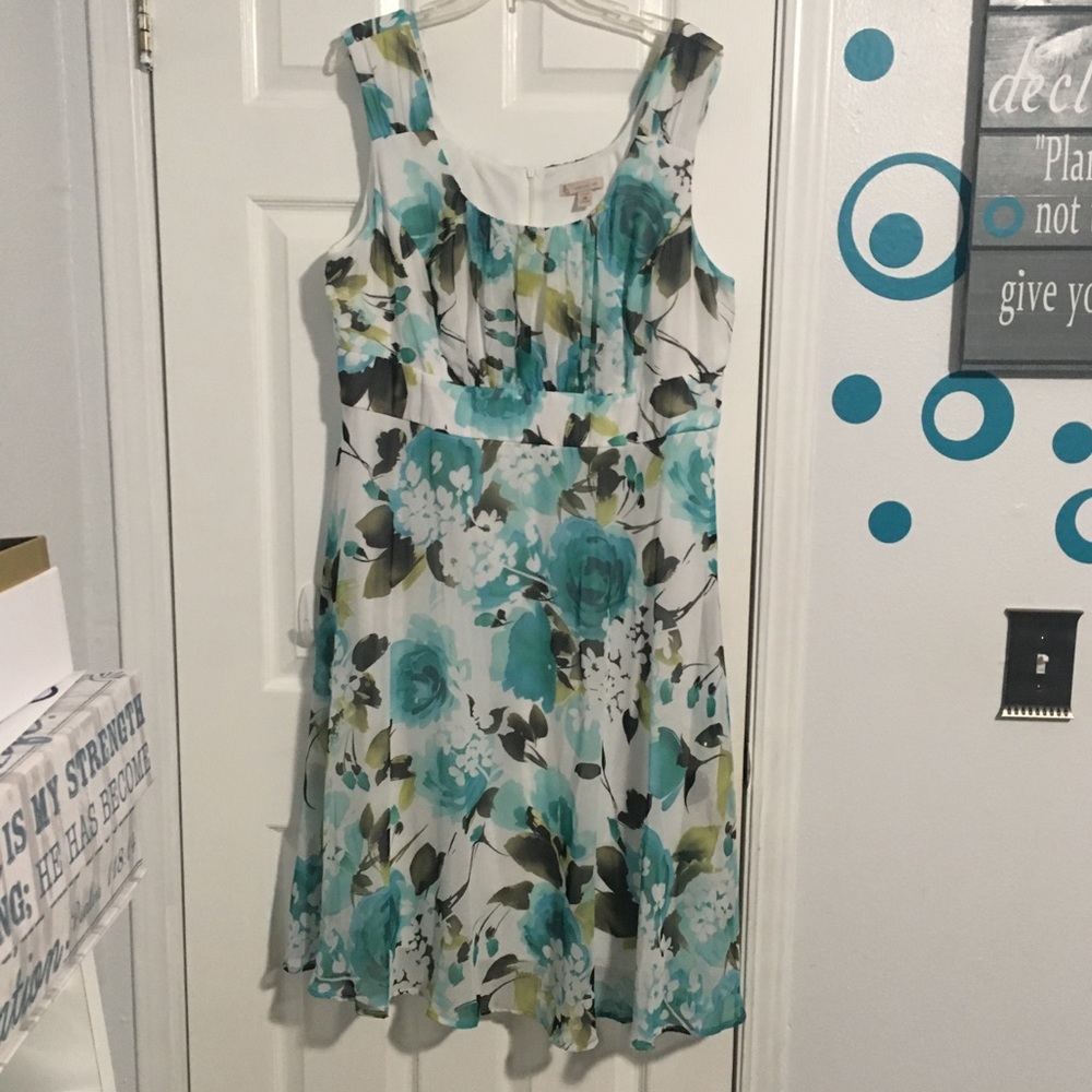 Dressbarn floral cap sleeve dress